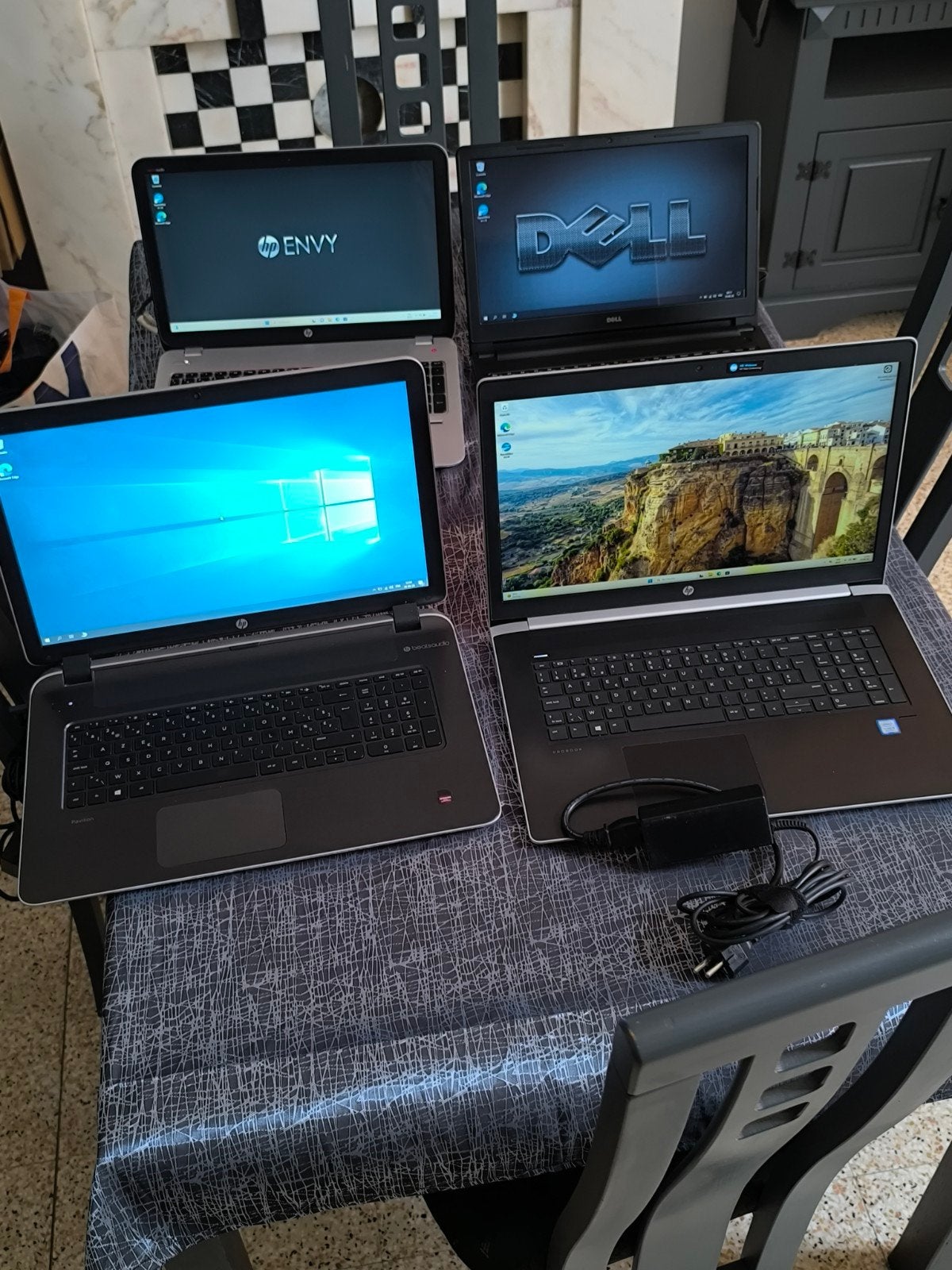 Lot de 4 pc portable, Informatique & Logiciels, Ordinateurs portables Windows, HDD, SSD, Enlèvement ou Envoi
