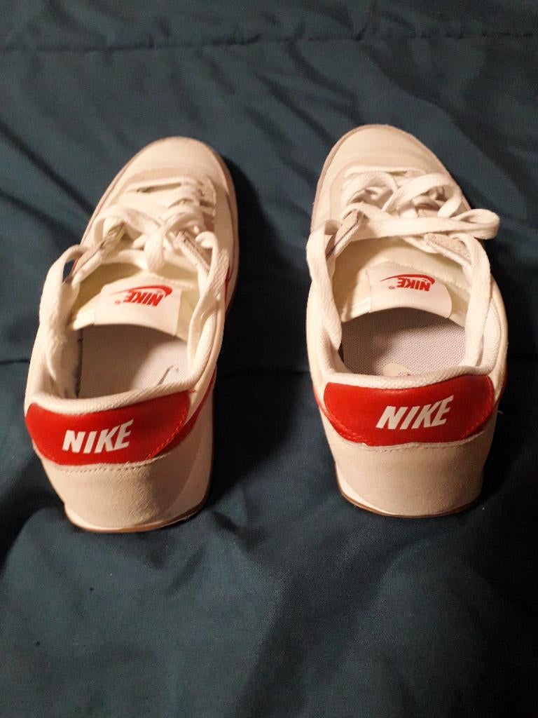 Damesschoen NIKE 1x gedragen maat 37 half, Kleding | Dames, Nike, Ophalen of Verzenden, Zo goed als nieuw, Wit