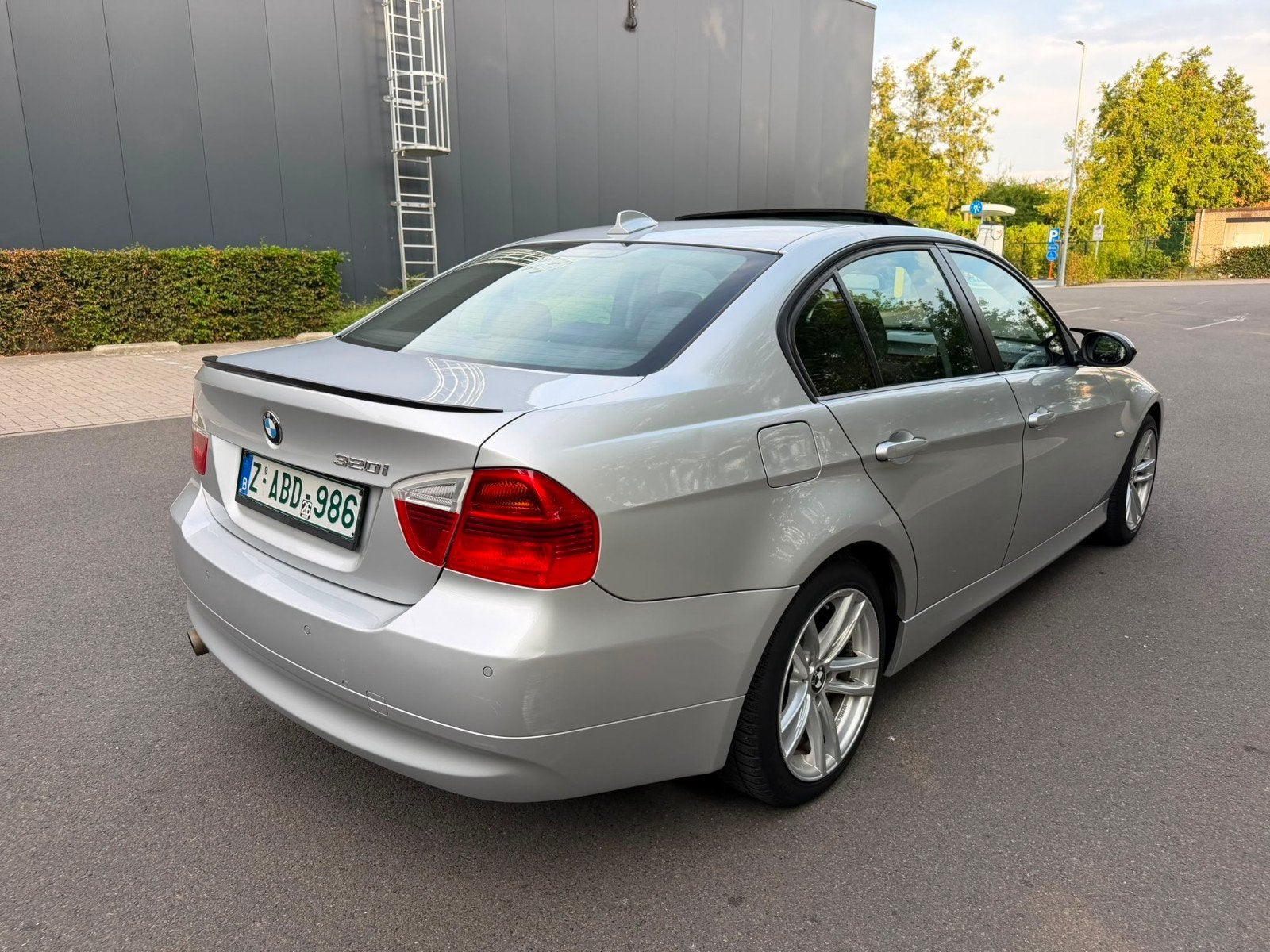 BMW 320I BENZINE E90 EURO4 AIRCO BLANCO GEKEURD VOOR VERKOOP, Auto's, 4 cilinders, Bedrijf, 5 deurs, Euro 4