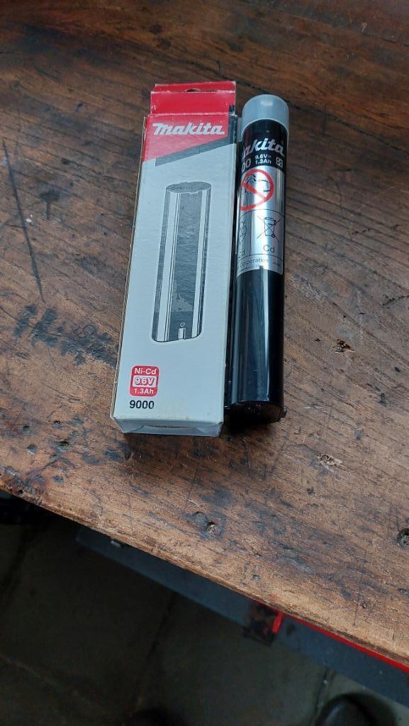 Batterijen en oplader van schroefboormachine, Ophalen, Gebruikt, Oplaadbaar