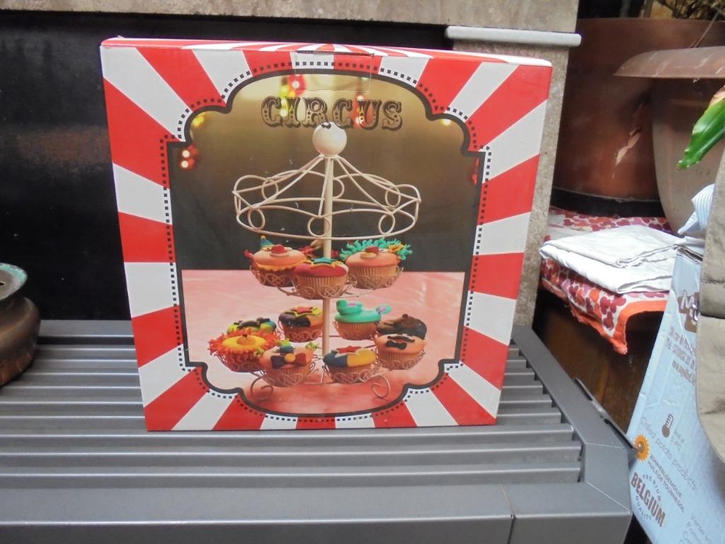 présentoir à cup cake modèle circus, Ophalen, Nieuw