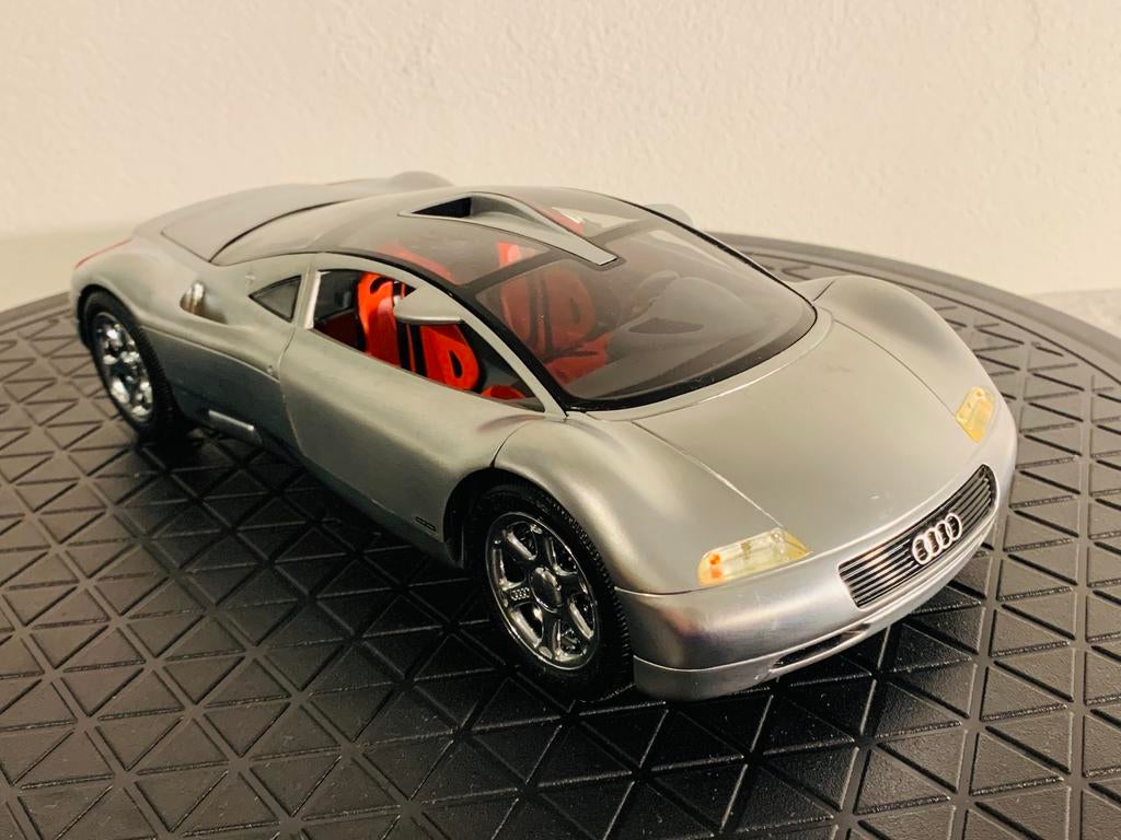 Revell Audi Avus 1/18, Hobby & Loisirs créatifs, Voitures miniatures | 1:18, Enlèvement ou Envoi, Comme neuf, Revell