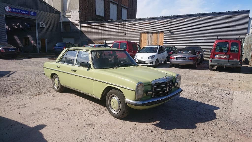 Mercedes 200 e bar8 w115 LPG bt auto 1975 ancetre restaurée, Auto's, Automaat, 4 deurs, Zwart, Leder en Stof