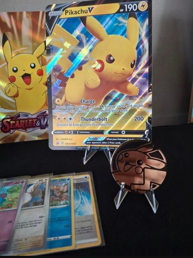 Pikachu set met verzamelmap en vele extra's, Ophalen of Verzenden