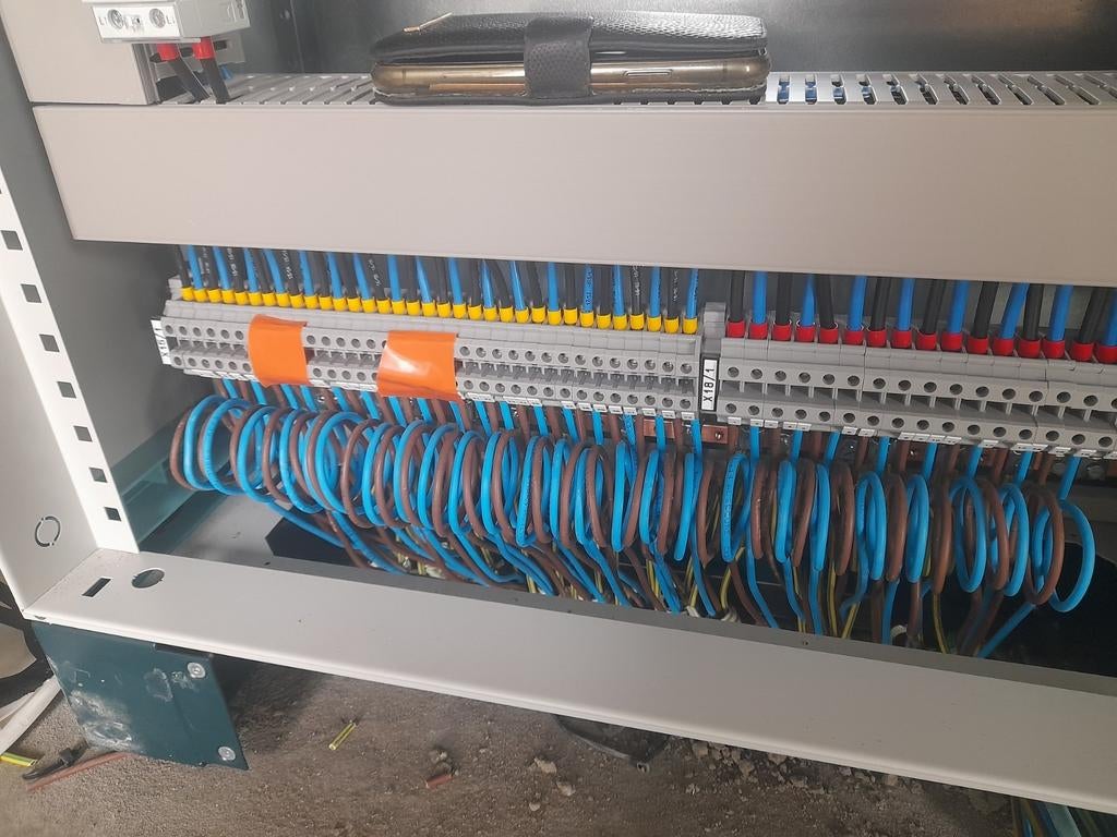 Électricien résidentiel expérimenté – Travaux propres et soi, Enlèvement ou Envoi, Comme neuf