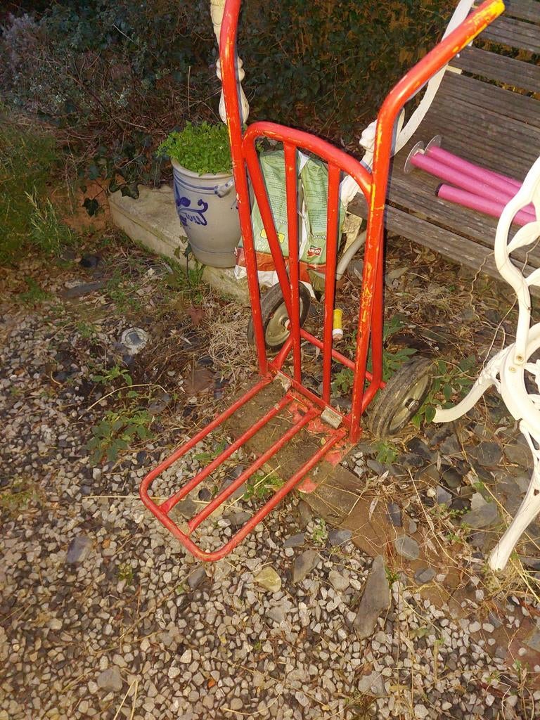 Diable restauré avec roue entièrement încrevable