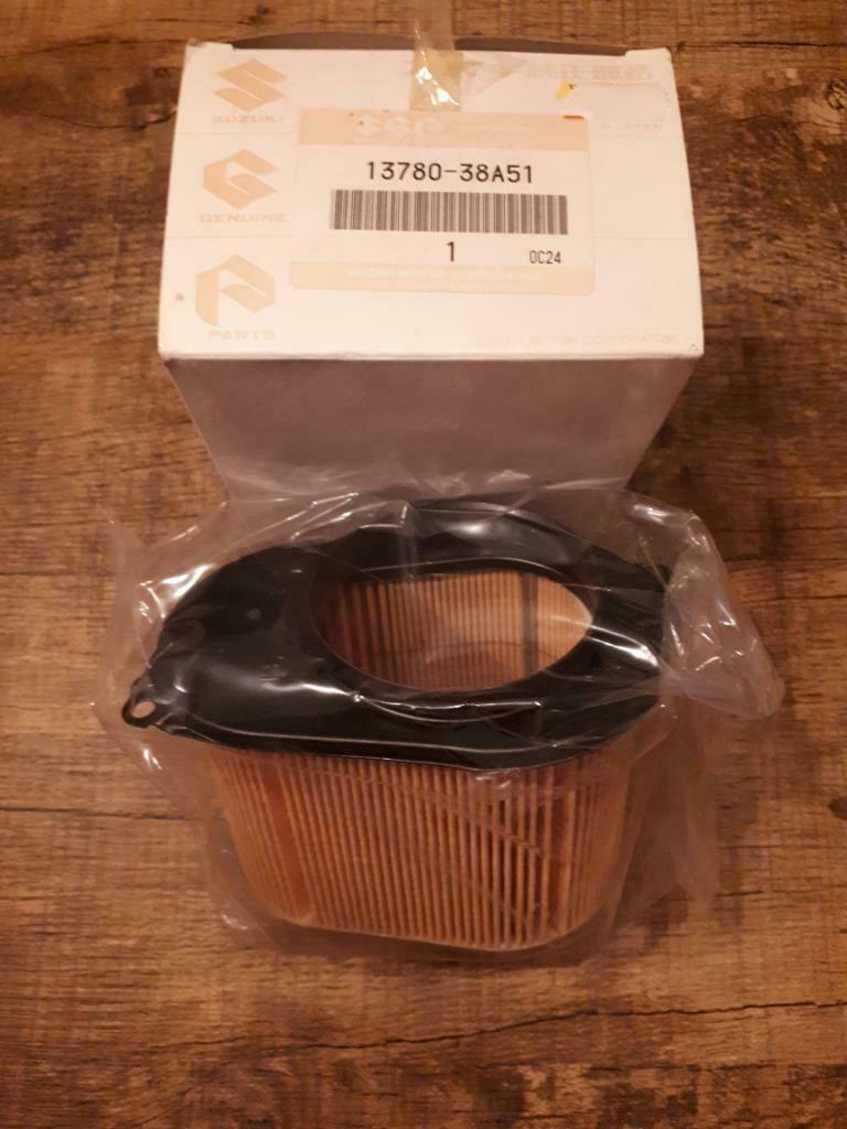 13780-38A50/51 Suzuki air filter (rear)VS 600,750,800 Intrud, Ophalen of Verzenden, Nieuw