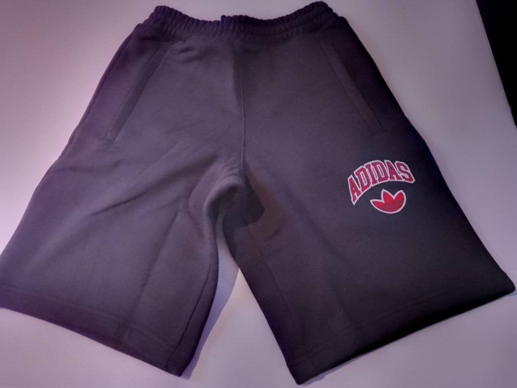 nieuwe short adidas XS warme voering nog in verpakking, Neuf, Enlèvement ou Envoi, Adidas, Taille 46 (S) ou plus petite