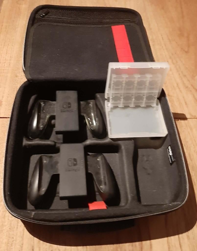Nintendo Switch Games + reistas + cardcase + 2 Joy-Con Grip, Ophalen, Gebruikt, Overige genres