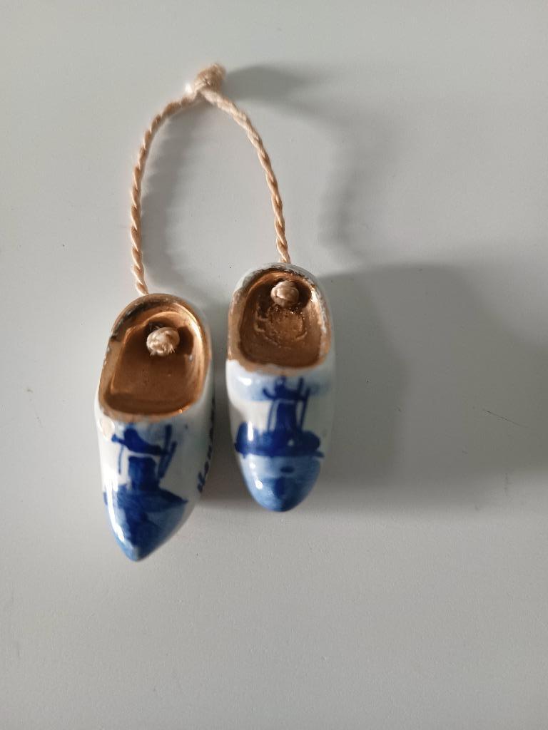 Sabots de Delft peints en bleu et or des années 50, Antiquités & Art, Envoi