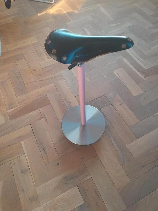 Kruk Sella in roze metaal en Castiglioni-leer, Ophalen