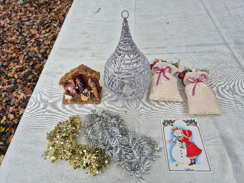 Oud kerststalletje, kerstbal riet, Vileroy & Boch vintage, Diversen, Kerst, Ophalen of Verzenden, Gebruikt