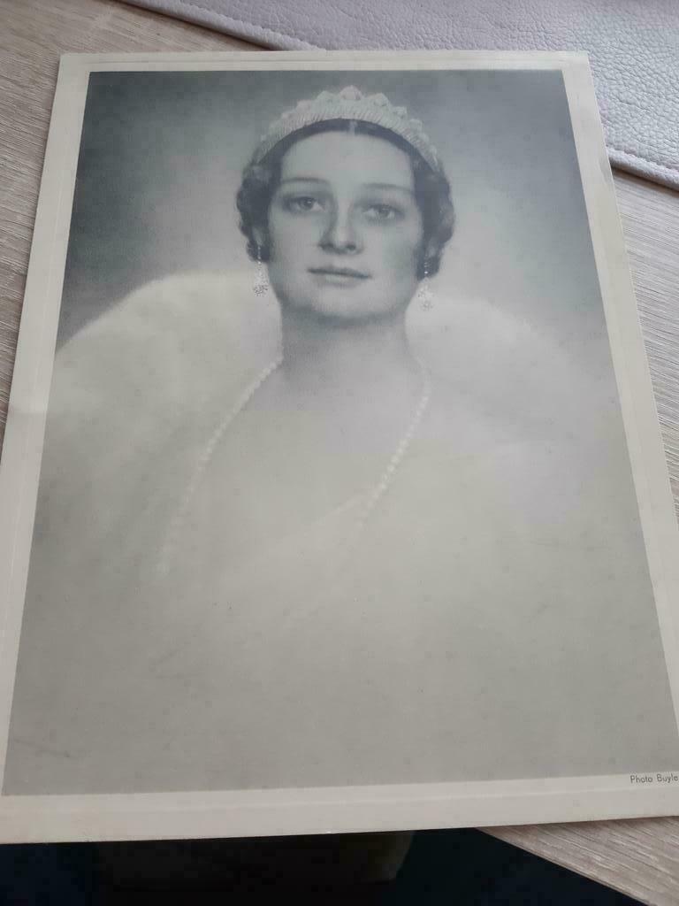 Grands caractères Reine Astrid, Enlèvement ou Envoi, Comme neuf, Carte, Photo ou Gravure