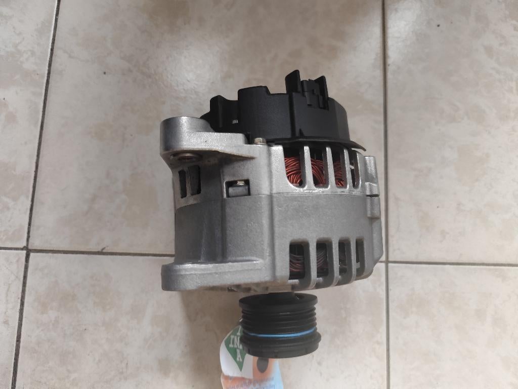 Vend alternateur clio Mégane Kangoo 1.5d, Enlèvement, Neuf, Renault