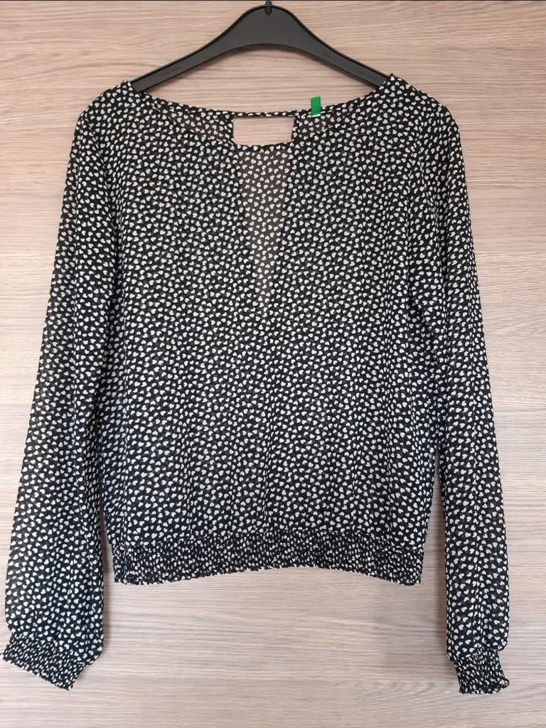 Blouse noire avec petits cœurs blancs Benetton taille XS, Vêtements | Femmes, United colors of Beneton, Enlèvement ou Envoi, Comme neuf