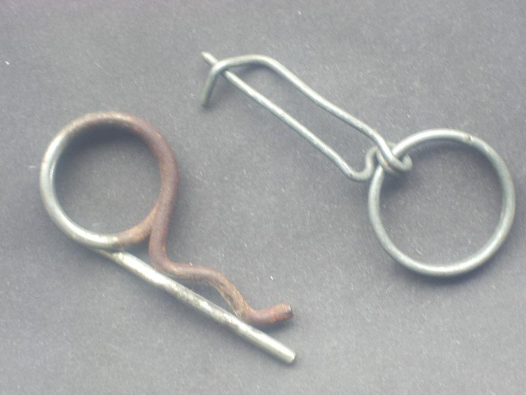 2 modèles de goupille de grenade à déterminer, Collections, Objets militaires | Seconde Guerre mondiale, Envoi, Armée de terre