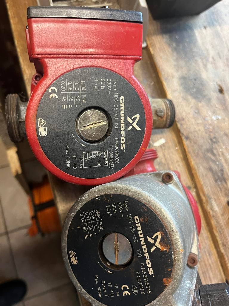 2 Grundfos pompen, Enlèvement, Utilisé