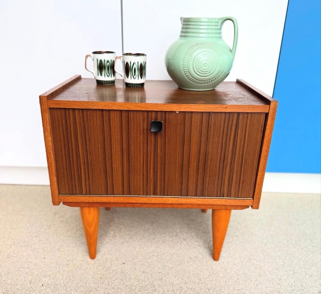 Vintage nachtkastje, Huis en Inrichting, Slaapkamer | Complete slaapkamers, Ophalen