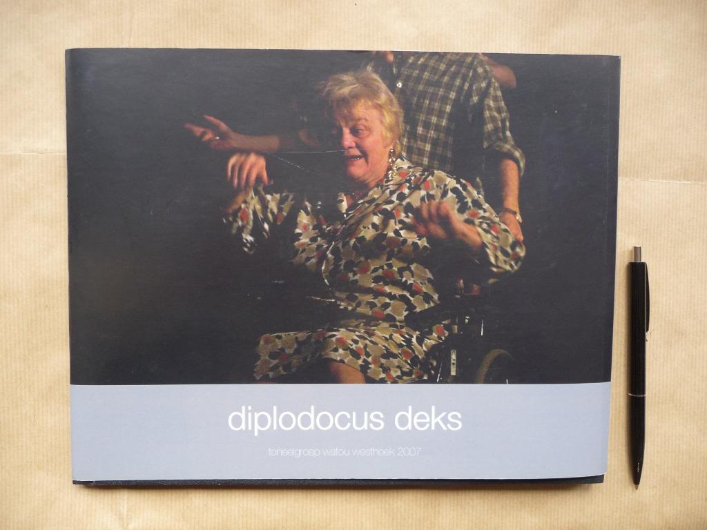 BOEK "DIPLODOCUS DEKS " TONEELGROEP WATOU, Boeken, Ophalen of Verzenden, Nieuw, Toneel
