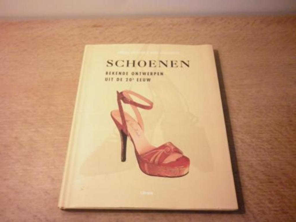 schoenen - bekende ontwerpen uit de 20ste eeuw-Angela Pattis, Ophalen of Verzenden
