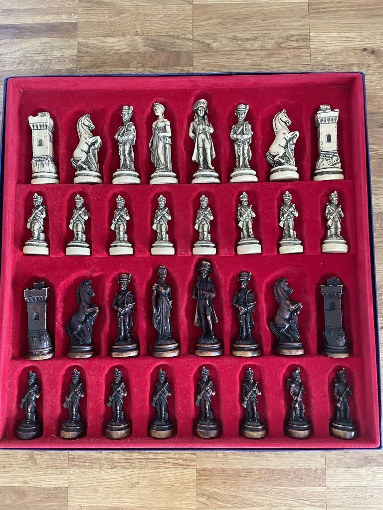 Jeu d'échecs de collection en os d'animaux, Hobby & Loisirs créatifs, Jeux de société | Jeux de plateau, Comme neuf, 1 ou 2 joueurs