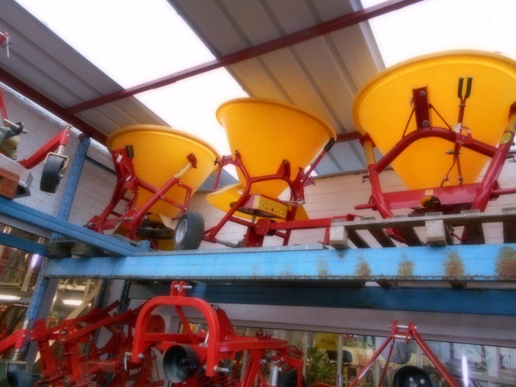 Mestofstrooiers uit stock leverbaar, Ophalen, Nieuw