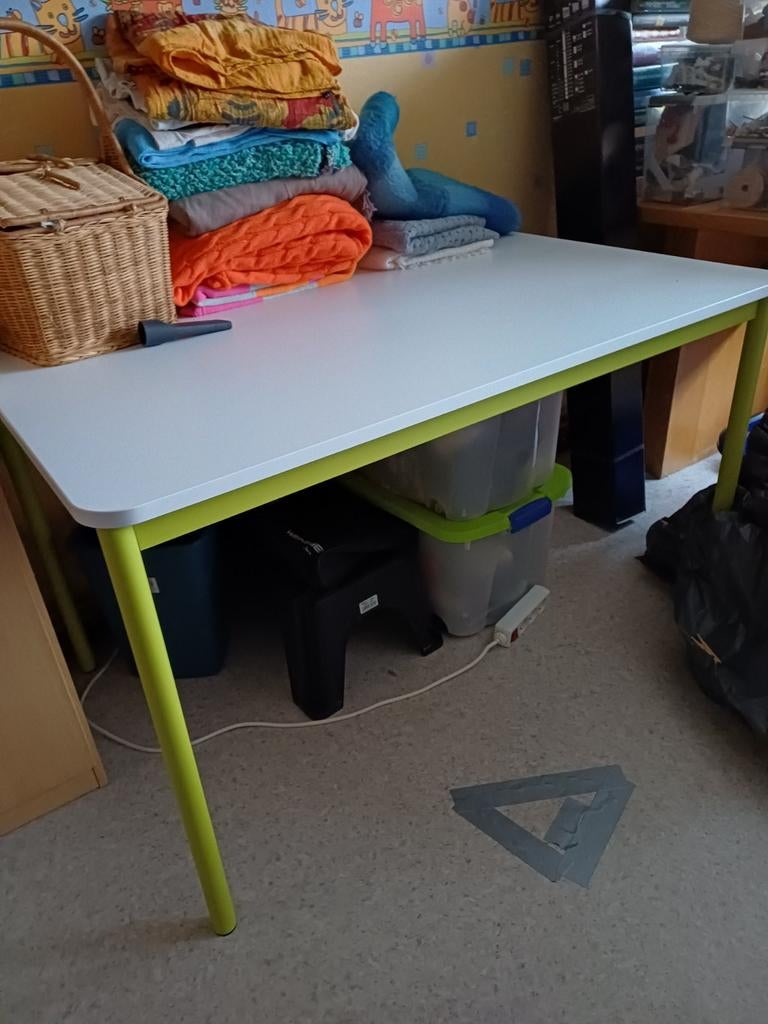 Keuken tafel, Enlèvement