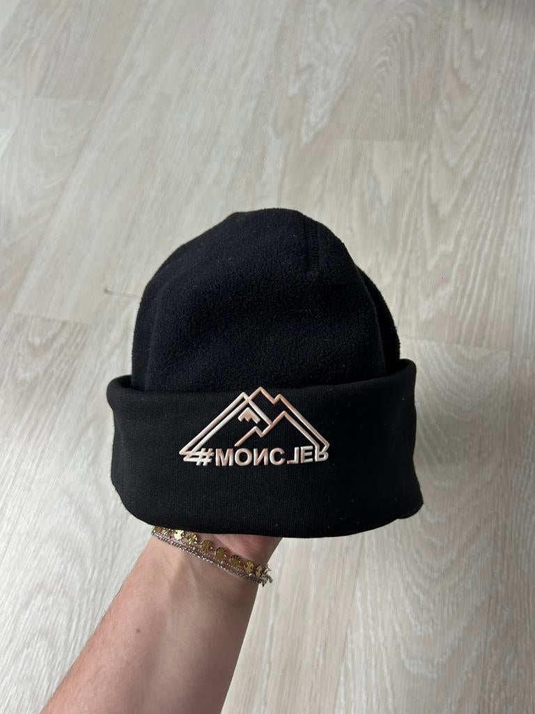 Super leuke zwarte muts van Moncler, Kleding | Heren, Mutsen, Sjaals en Handschoenen, Moncler, Ophalen of Verzenden, Zo goed als nieuw