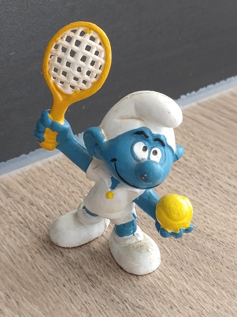 2.0093 Tennisspeler Smurf (geel/wit racket) - Bully, Verzamelen, Ophalen of Verzenden, Zo goed als nieuw