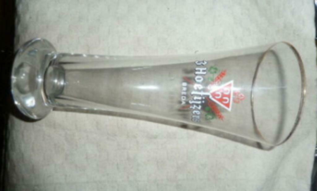 #I bier glas 3 HOEFIJZERS Breda " fluit ", Verzamelen, Glas en Drinkglazen, Gebruikt, Bierglas, Ophalen of Verzenden