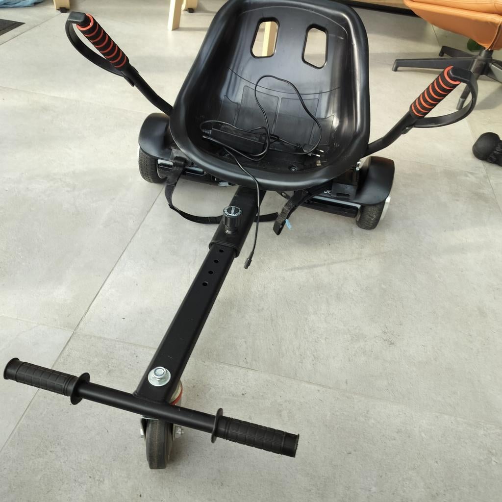 Hoverboard met stoeltje en lader, Enlèvement ou Envoi, Comme neuf