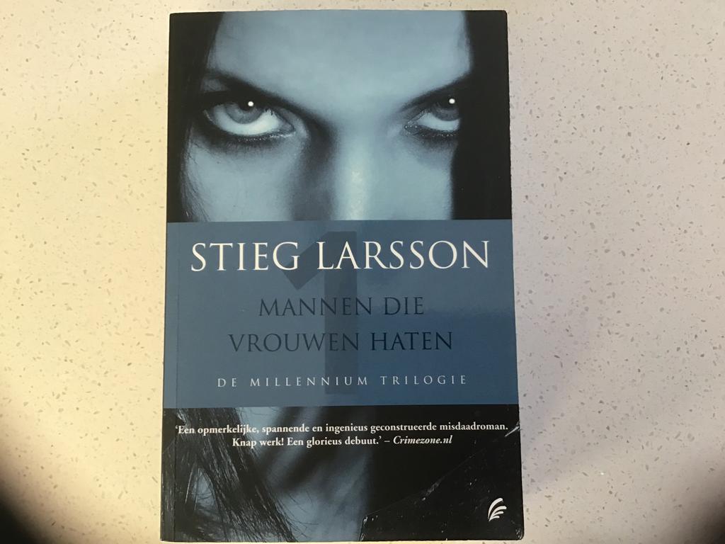 Stieg Larsson.  Mannen die vrouwen haten., Enlèvement, Comme neuf