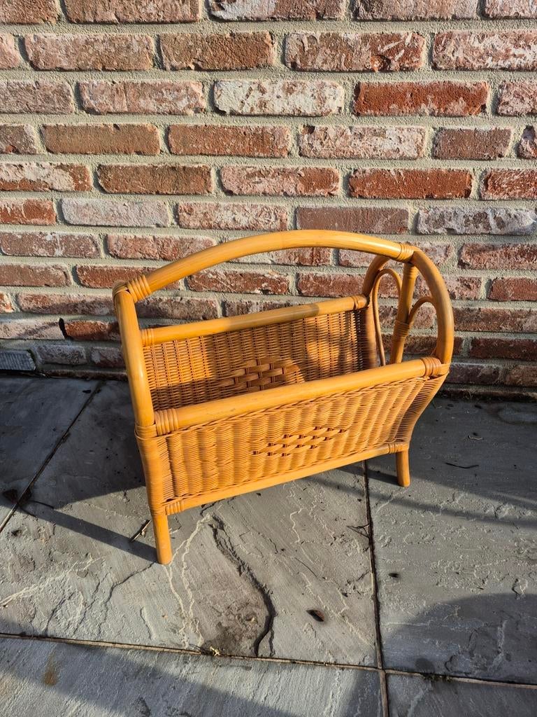 Vintage rieten krantenbak, Huis en Inrichting, Ophalen, Zo goed als nieuw