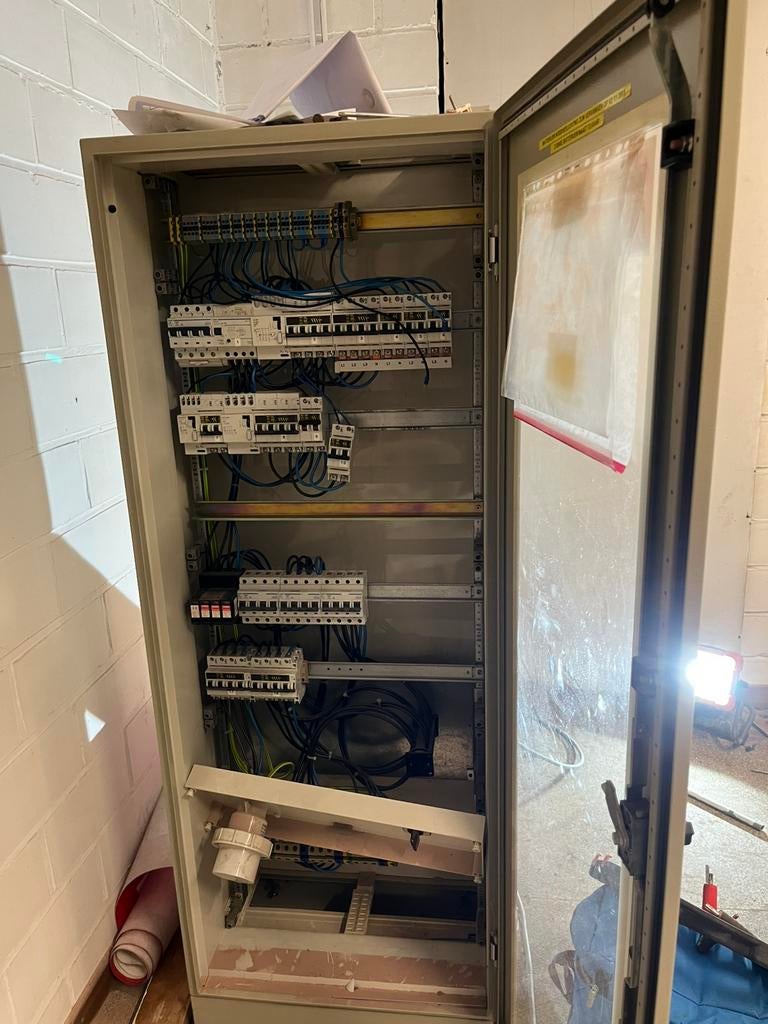 Elektriciteitskast te koop, Doe-het-zelf en Bouw, Elektriciteit en Kabels, Ophalen of Verzenden, Zo goed als nieuw