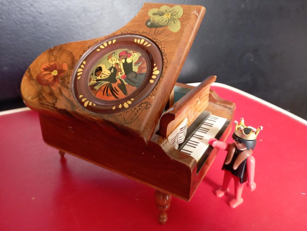 527) houten piano ( muziekdoos  juwelenkistje ), Ophalen of Verzenden