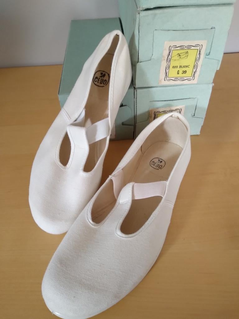 Turnpantoffels Cebo wit, nieuw in doos, maat 37 en 39, Sports & Fitness, Gymnastique, Neuf, Enlèvement ou Envoi, Blanc, Chaussons de gymnastique