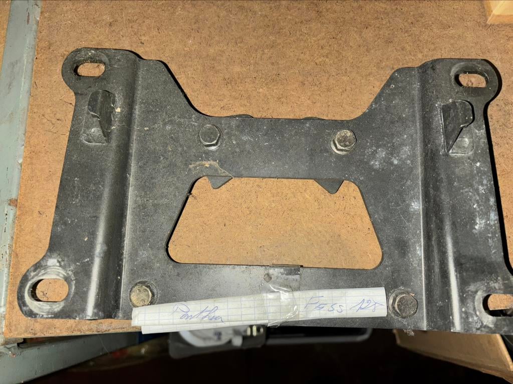 Basisplaat verbing tussen scooter en topcasedrager Pantheon, Motoren, Onderdelen | Honda, Ophalen of Verzenden