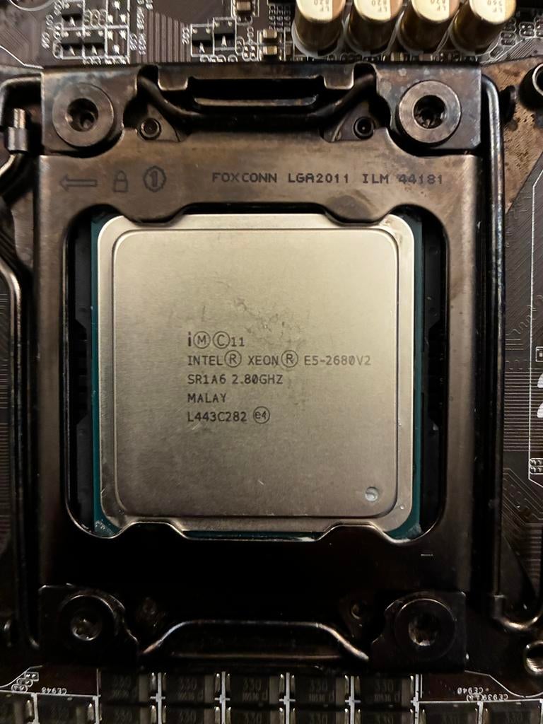 Processeur serveur Intel Zeon E5-2680 v2 avec carte mère X79, Enlèvement, Comme neuf, 10-core, 3 à 4 Ghz