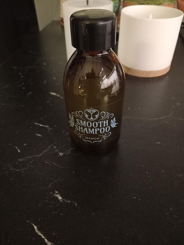 Tomorrowland shampoo flesje vol, Verzamelen, Overige Verzamelen, Ophalen of Verzenden