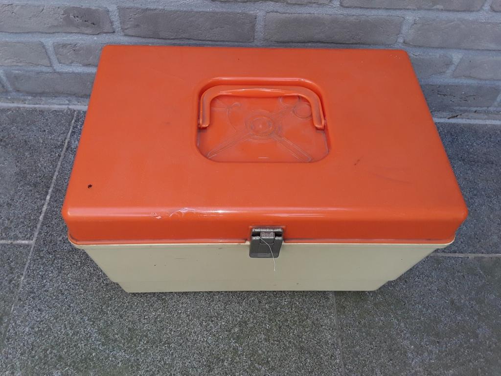Vitage naaikoffer, Hobby en Vrije tijd, Naaien en Fournituren, Ophalen of Verzenden, Zo goed als nieuw