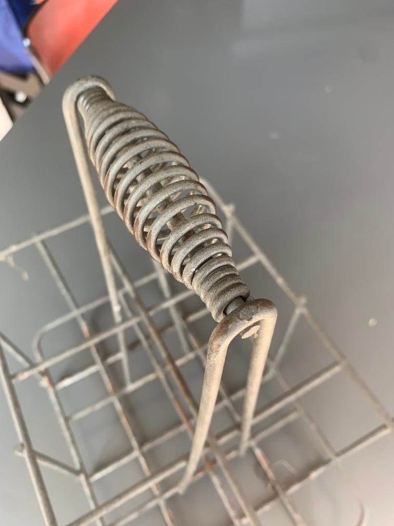 Vintage metalen flessendrager, Ophalen