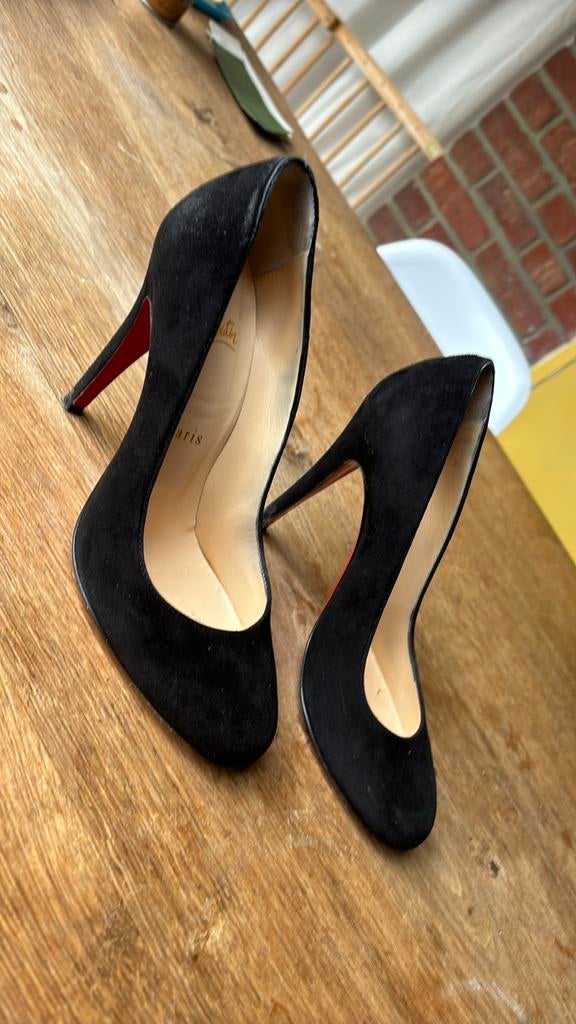 LOUBOUTIN IRON RON 100 SUÈDE REGEN ZWART, Kleding | Dames, Schoenen, Pumps, Zwart, Ophalen of Verzenden, Zo goed als nieuw