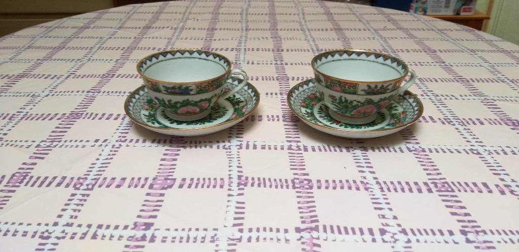 2 retro tassen met ondertas, Huis en Inrichting, Keuken | Servies, Ophalen, Zo goed als nieuw, Overige stijlen, Kop(pen) en/of Schotel(s)
