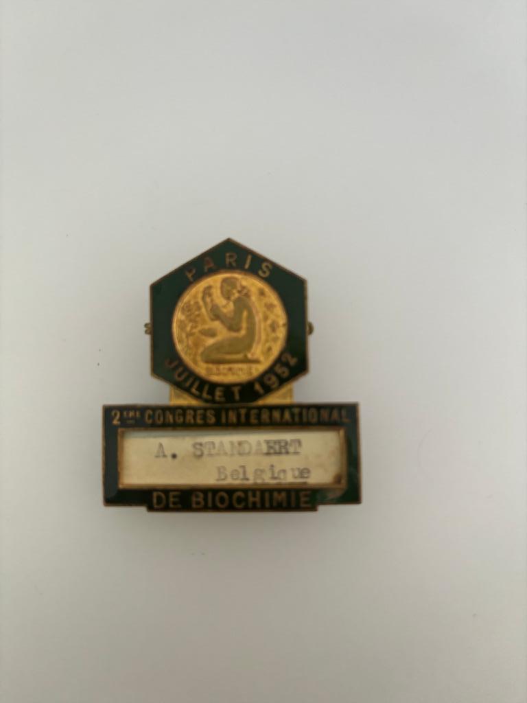 Vintage Badge 2e Congrès de Biochimie, Paris 1952, Enlèvement ou Envoi, Comme neuf, Autres sujets/thèmes, Insigne ou Pin's