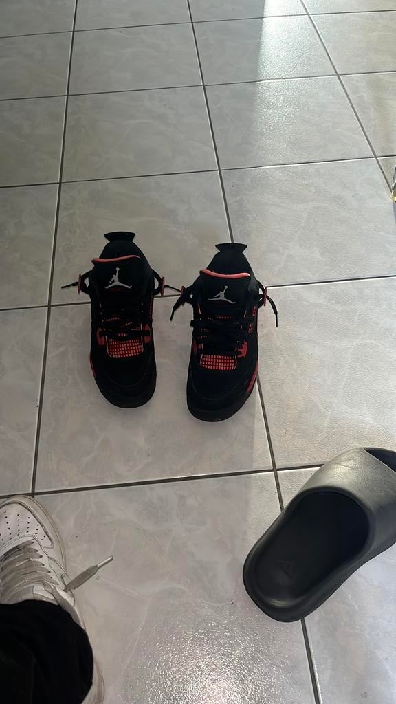 Jordan 4s red thunder, Ophalen, Zwart, Zo goed als nieuw, Sneakers