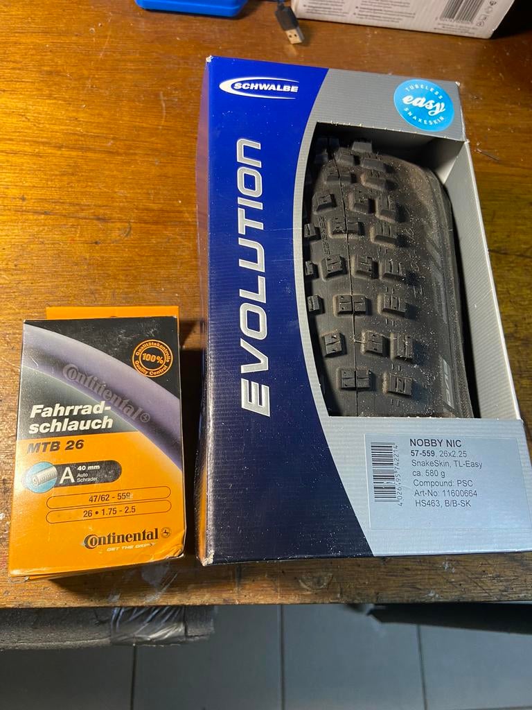 Schwalbe Nobby NIC 26’’ x 2st, brakepads enz, Enlèvement ou Envoi, Neuf