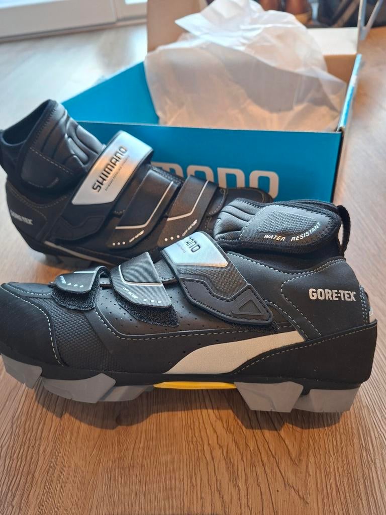 Chaussures Shimano Click nouvelle taille 43, Vélos & Vélomoteurs, Accessoires vélo | Vêtements de cyclisme, Enlèvement ou Envoi