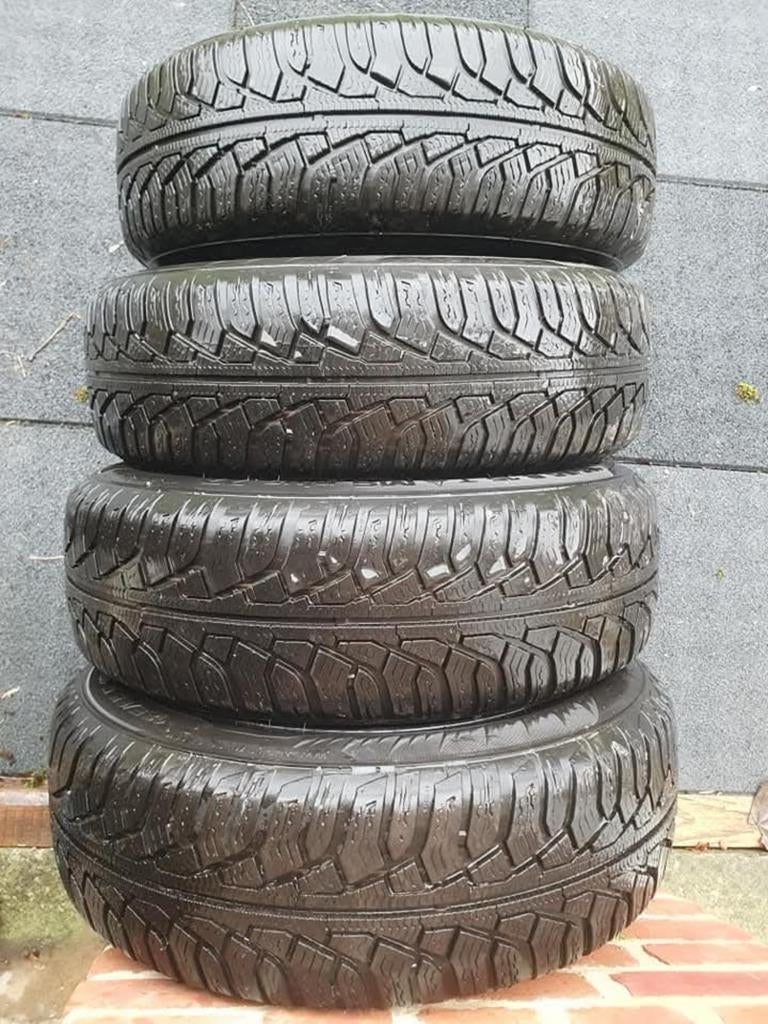 4 pneus sur jante en tôle pour Huyndaï I20 et autre, Autos : Pièces & Accessoires, Pneus & Jantes, Pneus hiver, Pneu(s), Enlèvement