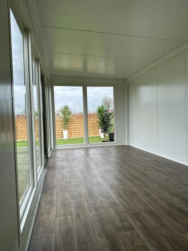Moderne en veelzijdige modulaire paviljoens gemaakt in de EU