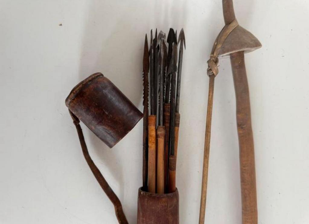 Luba pijlen & Boog Afrikaanse kunst collectie Matadi 1920, Verzenden